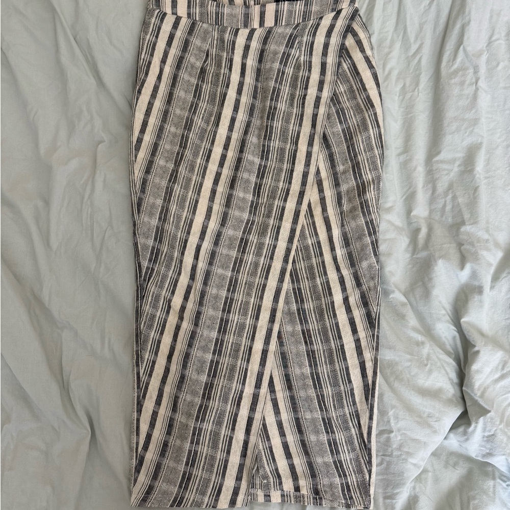 Astr Black and White Asymmetrical Pencil Midi Skirt